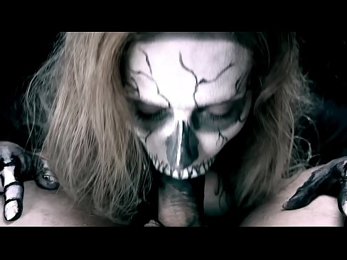 ❤️ Demon jente suger kuk med sin svarte munn og svelger cum. ❤❌ Porno ved no.filmepornonline.ru ❤