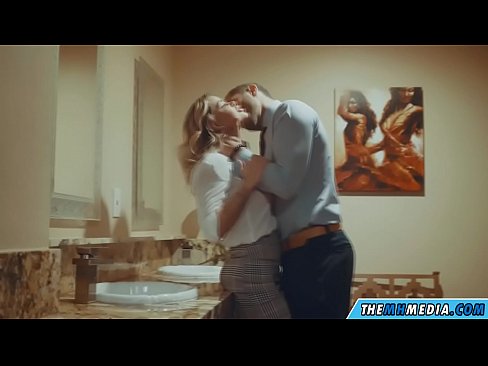 ❤️ Når en barmfagre blondine forfører deg på et offentlig toalett ❤❌ Porno ved no.filmepornonline.ru ❤